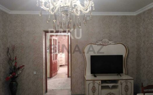 3 Room Old Apartment for Sale in Baku