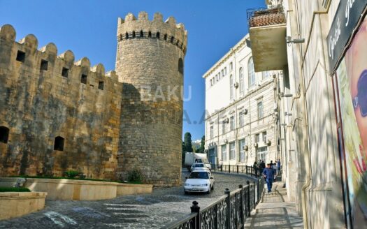 2 Rooms Old Apartment for Sale in Baku
