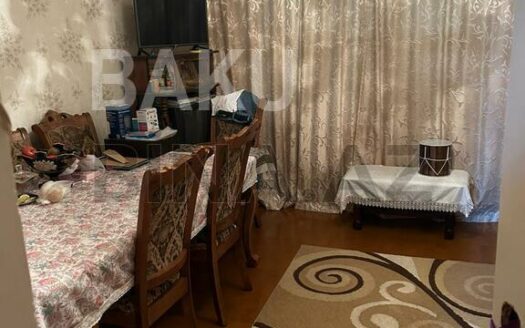 3 Room Old Apartment for Sale in Baku