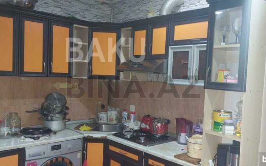 2 Rooms Old Apartment for Sale in Baku