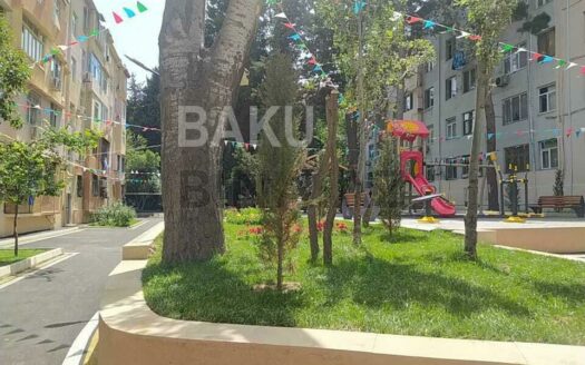 2 Rooms Old Apartment for Sale in Baku