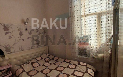 2 Rooms Old Apartment for Sale in Baku