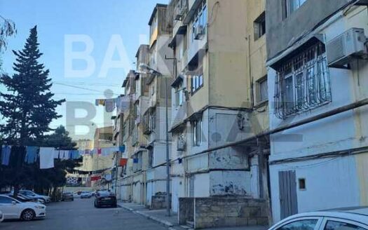 2 Rooms Old Apartment for Sale in Baku