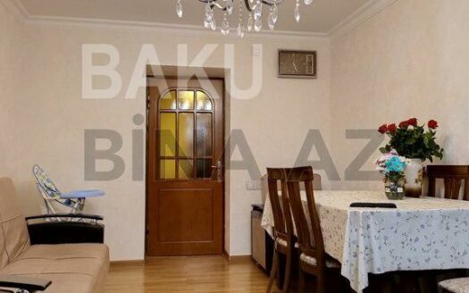 3 Room Old Apartment for Sale in Baku