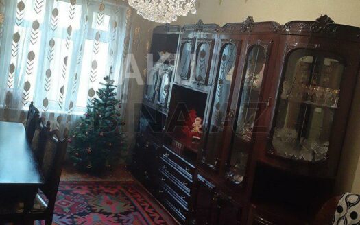 3 Room Old Apartment for Sale in Baku