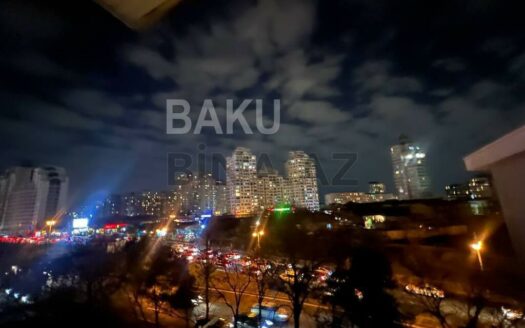 2 Rooms Old Apartment for Sale in Baku
