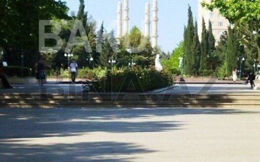 3 Room Old Apartment for Sale in Baku