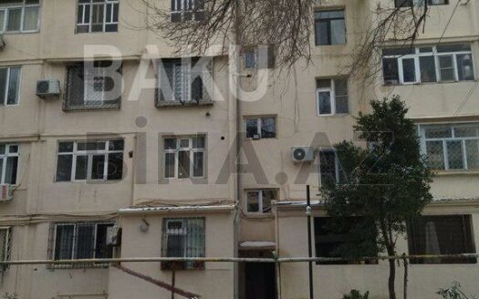 2 Rooms Old Apartment for Sale in Baku