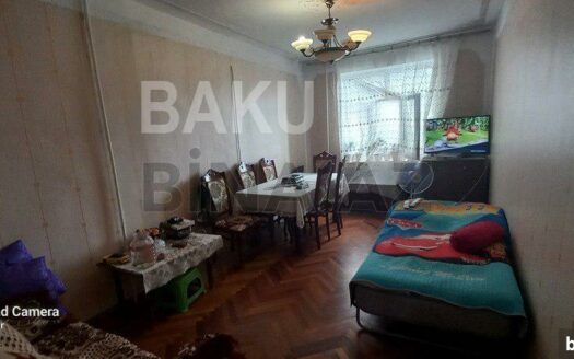 3 Room Old Apartment for Sale in Baku
