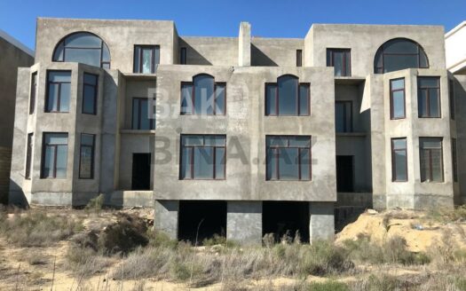 14 Room House / Villa for Sale in Baku