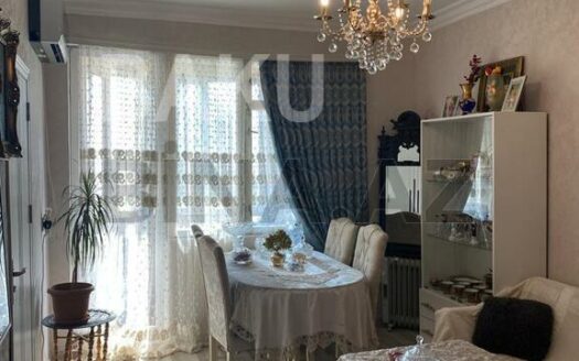 2 Rooms Old Apartment for Sale in Baku