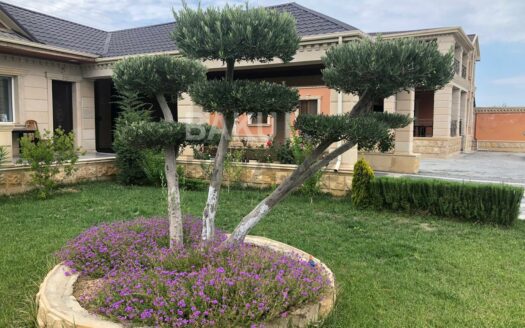 7 Room House / Villa for Sale in Baku