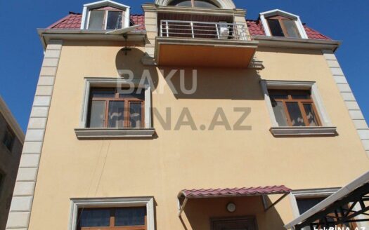 7 Room House / Villa for Sale in Baku