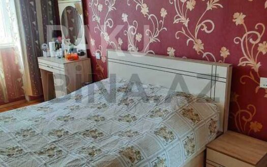 3 Room Old Apartment for Sale in Baku