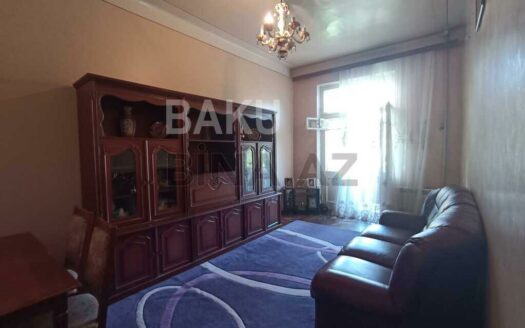 3 Room Old Apartment for Sale in Baku