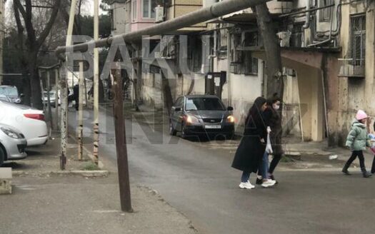 2 Rooms Old Apartment for Sale in Baku