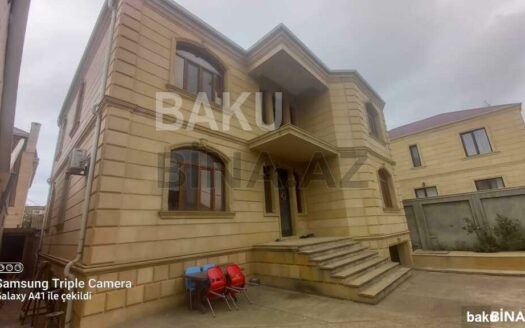 7 Room House / Villa for Sale in Baku