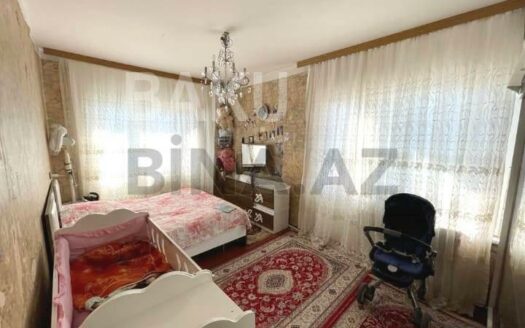 3 Room Old Apartment for Sale in Baku