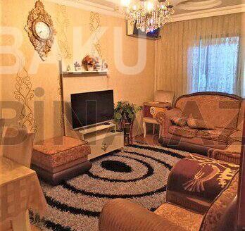 3 Room Old Apartment for Sale in Baku