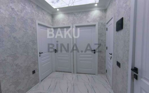 3 Room Old Apartment for Sale in Baku
