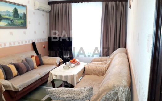 2 Rooms Old Apartment for Sale in Baku