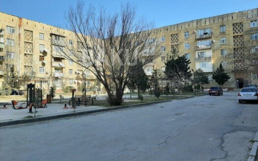 2 Rooms Old Apartment for Sale in Baku
