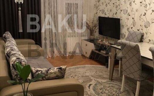 4 Room Old Apartment for Sale in Baku