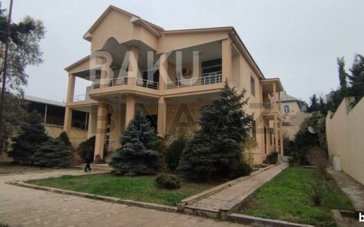 8 Room House / Villa for Sale in Baku
