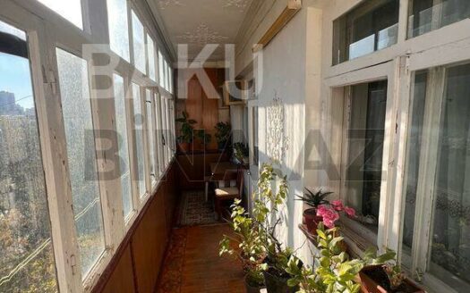 3 Room Old Apartment for Sale in Baku