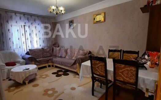 3 Room Old Apartment for Sale in Baku