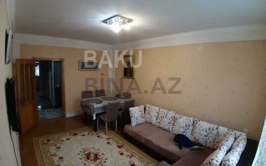 3 Room Old Apartment for Sale in Baku