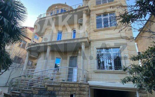 5 Room House / Villa for Sale in Baku