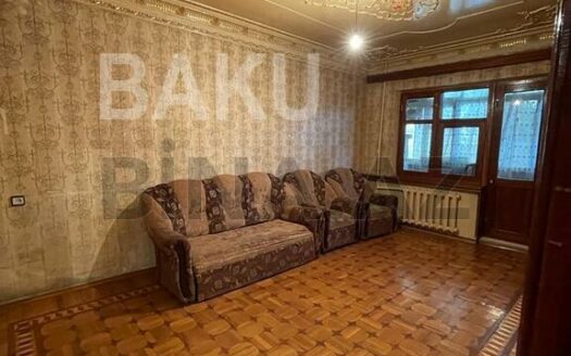 3 Room Old Apartment for Sale in Baku