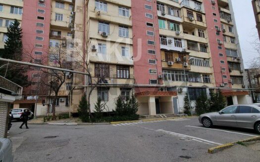1 Room Old Apartment for Sale in Baku