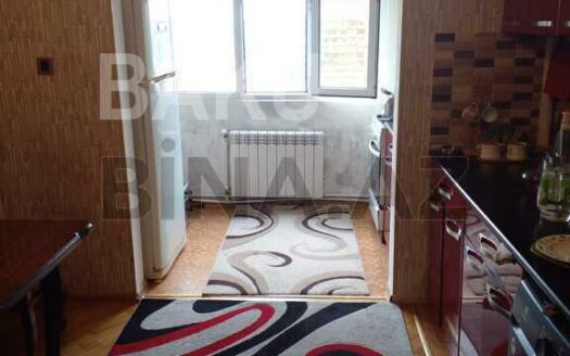 3 Room Old Apartment for Sale in Baku