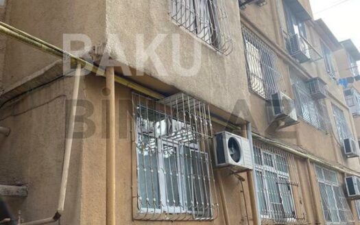 3 Room Old Apartment for Sale in Baku