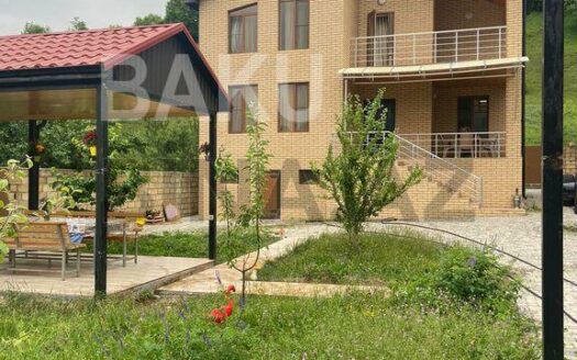 4 Room House / Villa for Sale in Guba