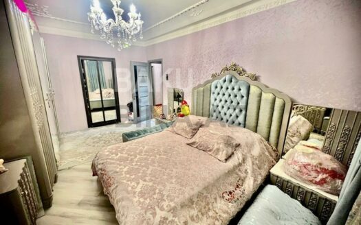 3 Room Old Apartment for Sale in Baku