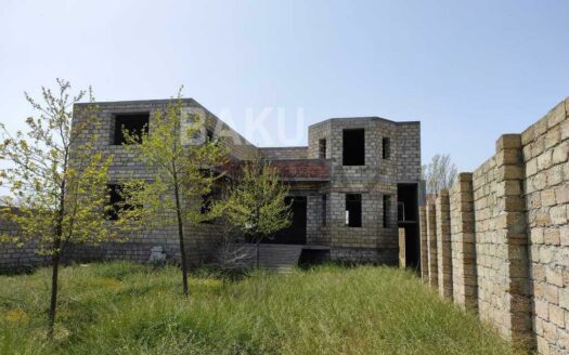 8 Room House / Villa for Sale in Baku