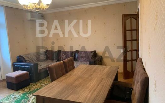 3 Room Old Apartment for Sale in Baku