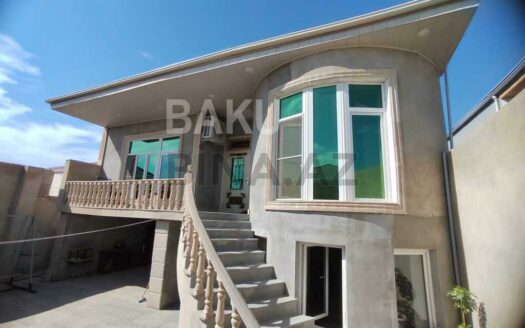 4 Room House / Villa for Sale in Baku