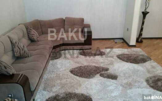 5-Room Old Apartment for Sale in Baku