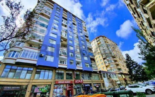 3 Room Old Apartment for Sale in Baku