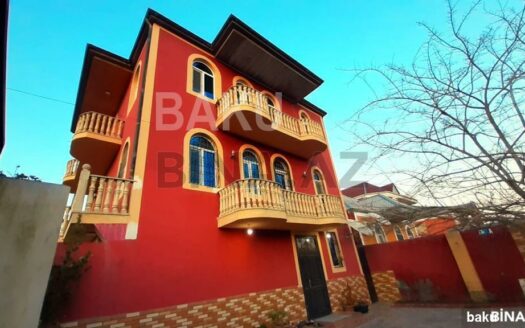 8 Room House / Villa for Sale in Baku