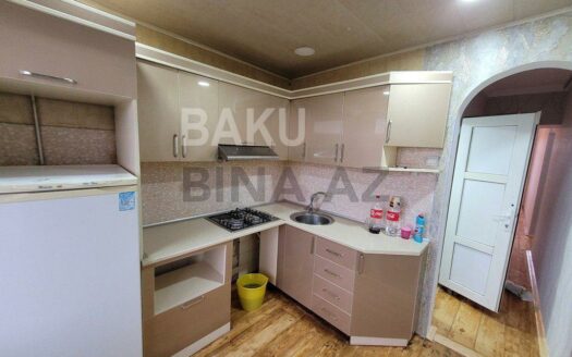 3 Room Old Apartment for Sale in Shirvan