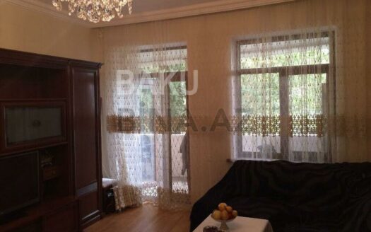 3 Room Old Apartment for Sale in Ganja