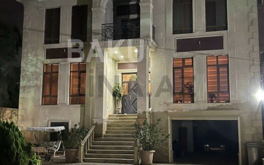 8 Room House / Villa for Sale in Baku