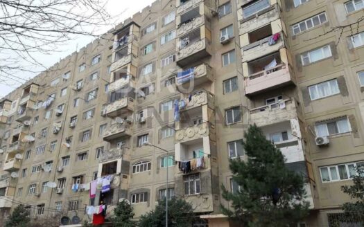 3 Room Old Apartment for Sale in Baku