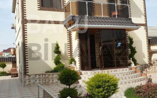 4 Room House / Villa for Sale in Baku