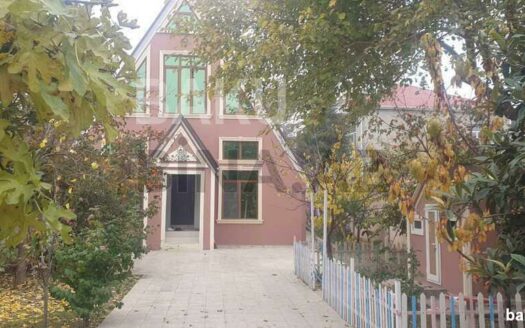 5 Room House / Villa for Sale in Baku